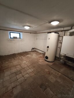 Rodinný dům se dvěma samostatnými bytovými jednotkami v klid