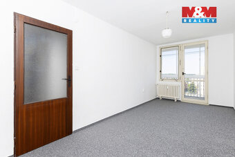 Nabízíme k pronájmu prostorný a světlý byt 3+1 o užitné ploš