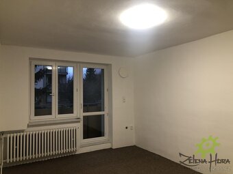 Nabízíme k dlouhodobému pronájmu prostorný byt 2+1 o výměře 