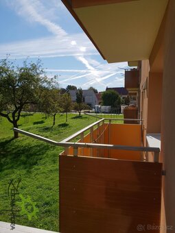 Nabízíme k dlouhodobému pronájmu prostorný byt 2+1 o výměře 