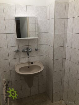 Nabízíme k dlouhodobému pronájmu prostorný byt 2+1 o výměře 