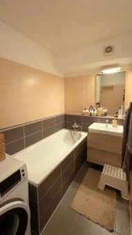 Prostorný mezonetový byt 3+kk, 90 m², balkon, 2× parkovací s