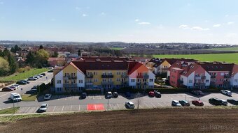 Prostorný mezonetový byt 3+kk, 90 m², balkon, 2× parkovací s