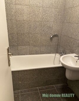 ## PRONÁJEM BYTU 1+KK, PRAHA 9 VYSOČANY, FREYOVA UL.
Nabízím