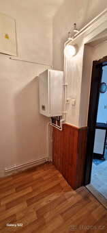 Nabízíme pronájem bytu 1+1 o velikosti cca 42 m2 v třípodlaž