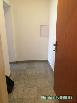**Pronájem bytu 1+kk + patro 7 m and sup2;, Praha 9 Vysočany