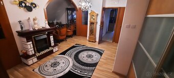 Prodám byt.
138 metrů čtverečních
Vlastním vchodem vlastně e