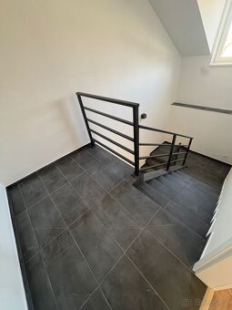 Nabízíme k pronájmu 3 atraktivní byty po kompletní a nadstan