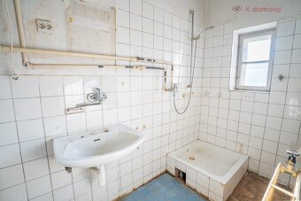 Nabízíme prodej rodinného domu ke kompletní rekonstrukci v k