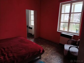 Nabízím byt k dlouhodobému pronájmu v samotném centru Chebu.
