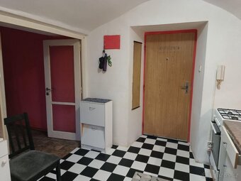 Nabízím byt k dlouhodobému pronájmu v samotném centru Chebu.