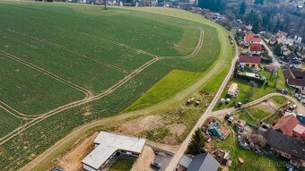 Exkluzivně nabízíme k prodeji zasíťovaný stavební pozemek o 