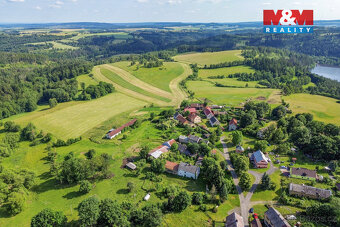 Nabízíme k prodeji pozemek o rozloze 1377 m² v klidné části 