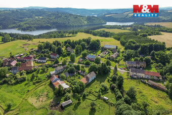 Nabízíme k prodeji pozemek o rozloze 1377 m² v klidné části 