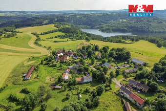 Nabízíme k prodeji pozemek o rozloze 1377 m² v klidné části 