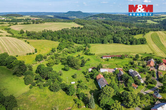 Nabízíme k prodeji pozemek o rozloze 1377 m² v klidné části 
