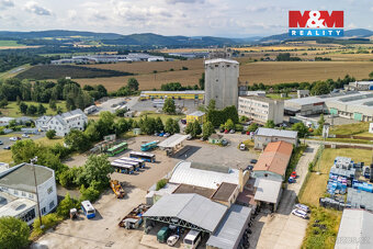 Nabízíme k pronájmu provozní plochy vhodné pro parkování aut