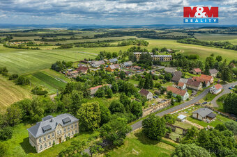 Nabízíme k prodeji objekt s podlahovou plochou 300 m² vedený