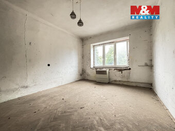 Nabízíme k prodeji prostorný objekt v centru obce Lodhéřov, 