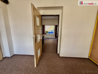 + Elektřina 700,- Kč, plyn 2000,- Kč, voda 500,- Kč, Interne