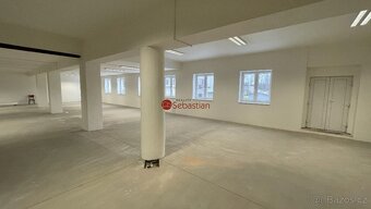 K dlouhodobému pronájmu nabízíme všestranný komerční prostor