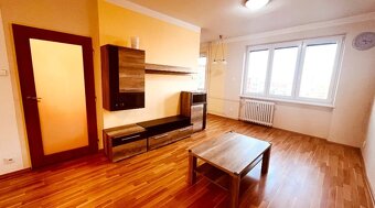 Nabízíme k prodeji družstevní byt o dispozici 2+1 bez balkon