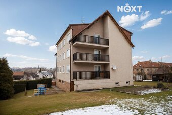 Nabízíme k prodeji světlý a velmi dobře dispozičně řešený by
