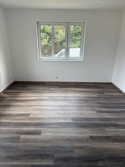 Prodam dvougeneracni dum 283m2, pozemek 873 m2. Po kompletni