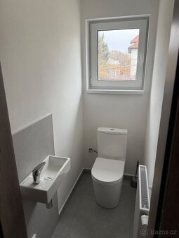 Prodam dvougeneracni dum 283m2, pozemek 873 m2. Po kompletni