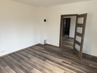 Prodam dvougeneracni dum 283m2, pozemek 873 m2. Po kompletni