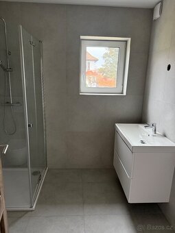 Prodam dvougeneracni dum 283m2, pozemek 873 m2. Po kompletni