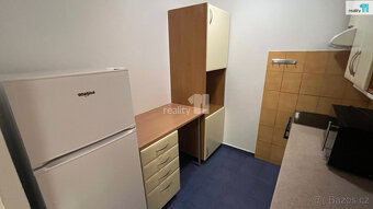 , Pronájem bytu 2+kk ( 44m²) s balkonem v Roháčově ulici ( P