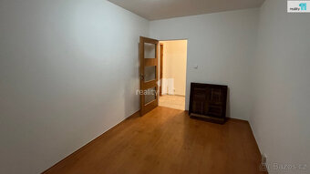 , Pronájem bytu 2+kk ( 44m²) s balkonem v Roháčově ulici ( P