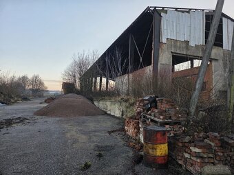 Nabízím zemědělskou halu o 1050m2 se silnou ocelovou konstru