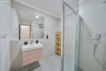 Nabízíme ke krátkodobému pronájmu velice hezký, prostorný a 