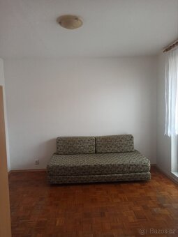 Pronajmu částečně zařízený (dle domluvy)1+1 33m2 s lodžií(4.