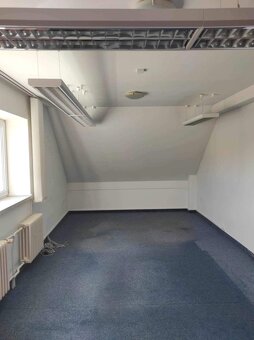 Hledáte kancelář s parkovacím místem v Uherském Brodě? Máme 
