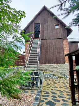 Krásný samostatný atypický apartmán (samostatný objekt s vla