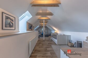 Prodej rodinného domu 291 m2, pozemek 735 m2, Zlonín, Praha 