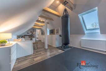 Prodej rodinného domu 291 m2, pozemek 735 m2, Zlonín, Praha 