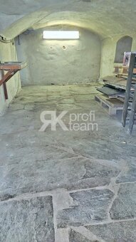 Nabízíme k prodeji prostorný byt o dispozici 4+1 a celkové v