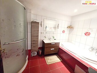 Včetně provize RK, Nabízíme k prodeji prostorný rodinný dům 