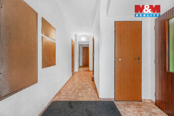 Nabízíme k prodeji multifunkční komerční objekt se sálem, ba