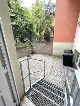 PRONAJEM BYTU 1+1, PRAHA 8 - LIBEN, PALMOVKA
Nabízíme k pron
