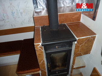 Nabízíme k prodeji chatu, podlahová plocha 32 m2 s hezkým vý
