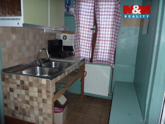 Nabízíme k prodeji chatu, podlahová plocha 32 m2 s hezkým vý
