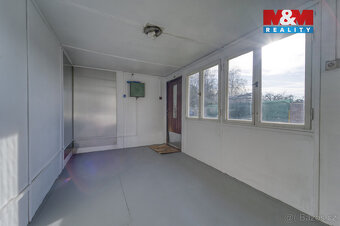 Nabízíme k prodeji zděnou chatu o užitné ploše 25 m², nacház