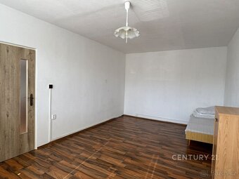 Nabízíme exkluzivně k pronájmu slunný byt 3+1 s balkónem, kt