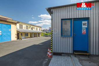 Nabízíme k pronájmu prostor o velikosti 12 m² v klidné části