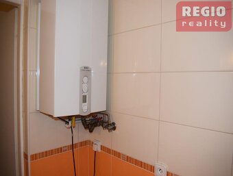 Nabízíme k prodeji prostorný družstevní byt 1+1 s komorou o 